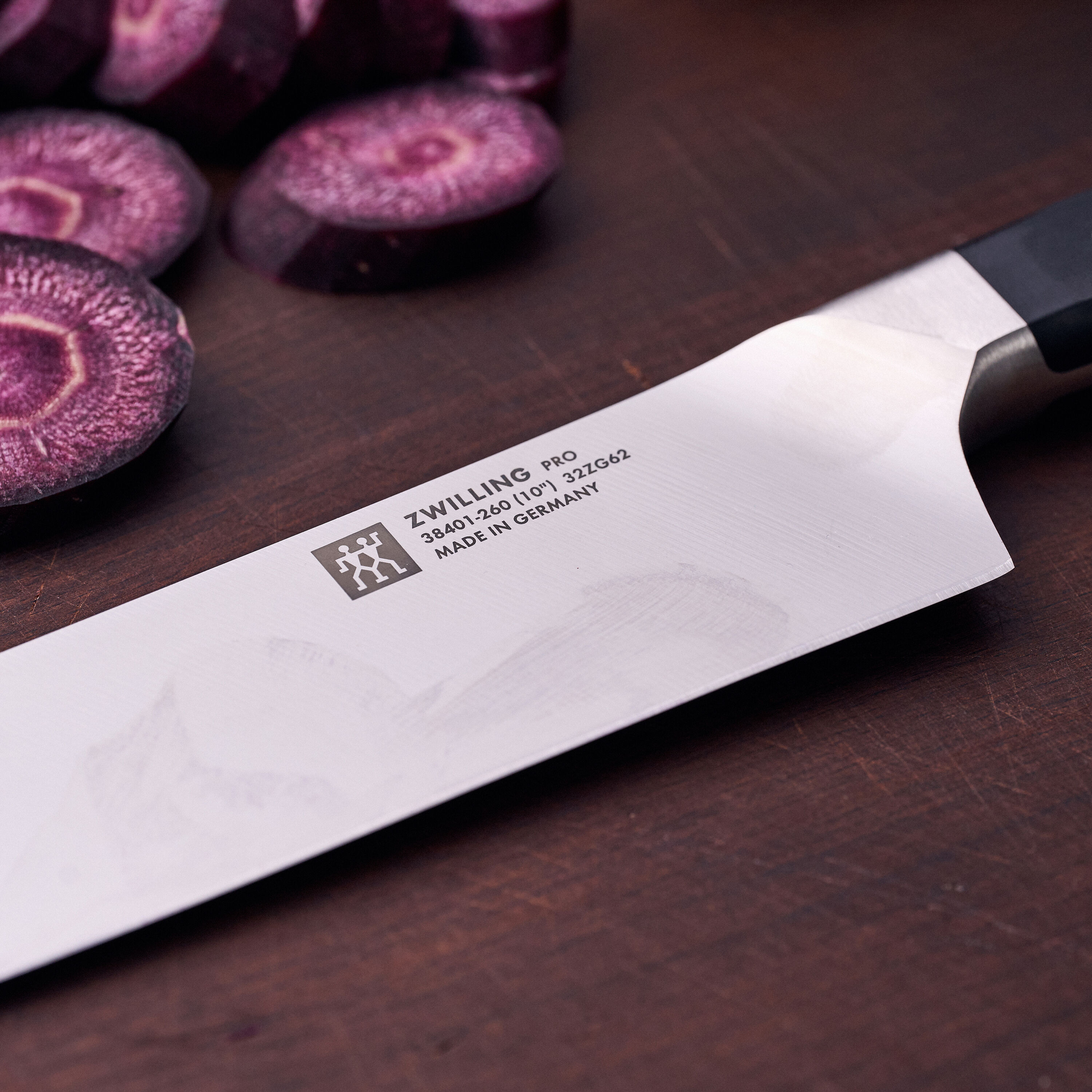 Buy ZWILLING Pro Chef's knife | ZWILLING.COM