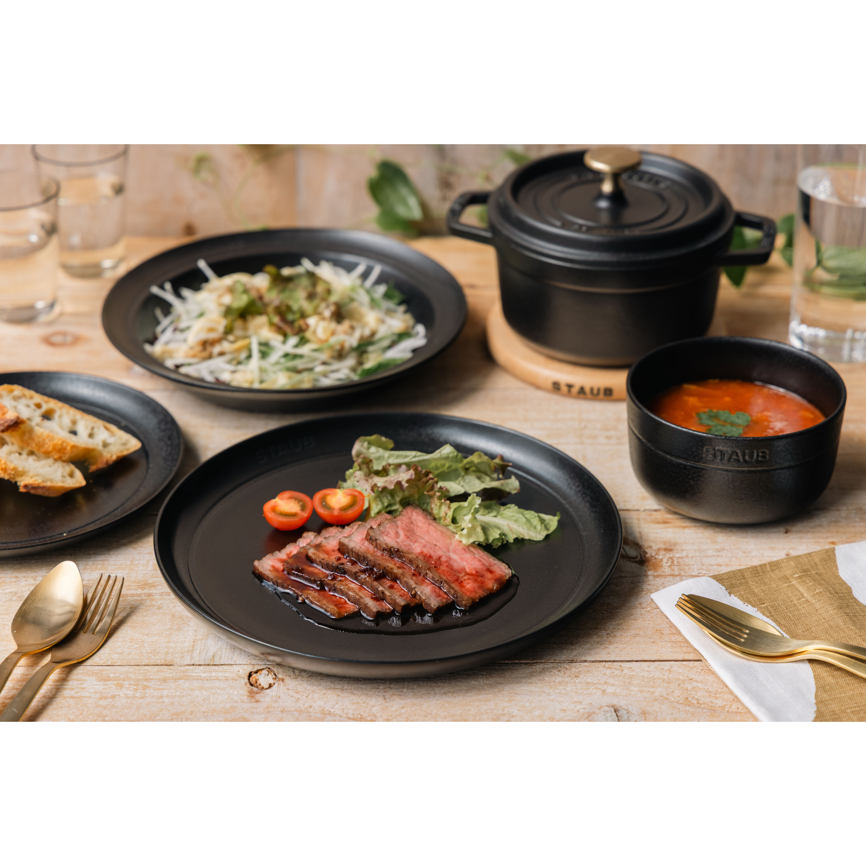ストウブ Dining Line ディーププレート 24 cm, セラミック, ブラック