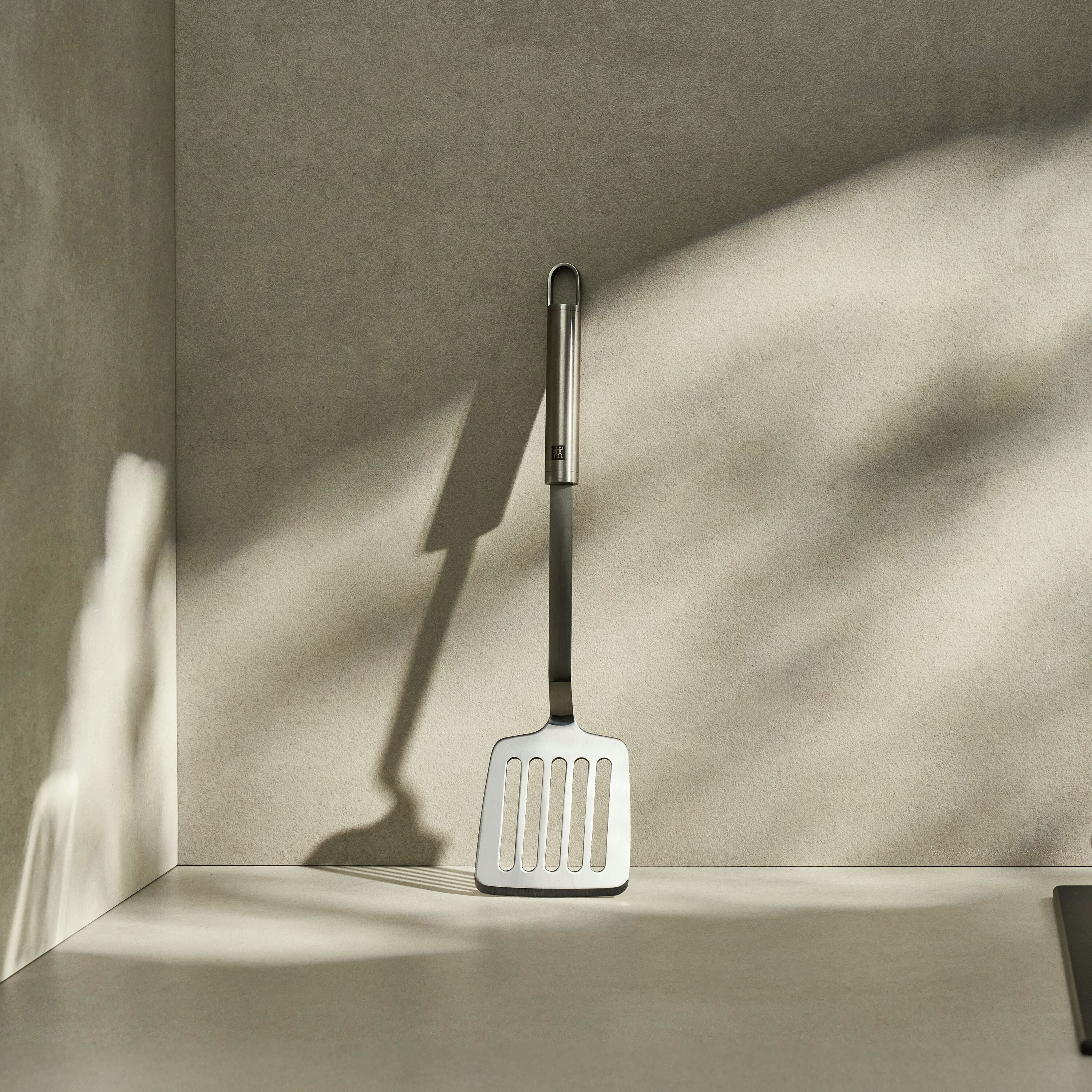 Buy ZWILLING Pro Tools Frying pan turner | ZWILLING.COM