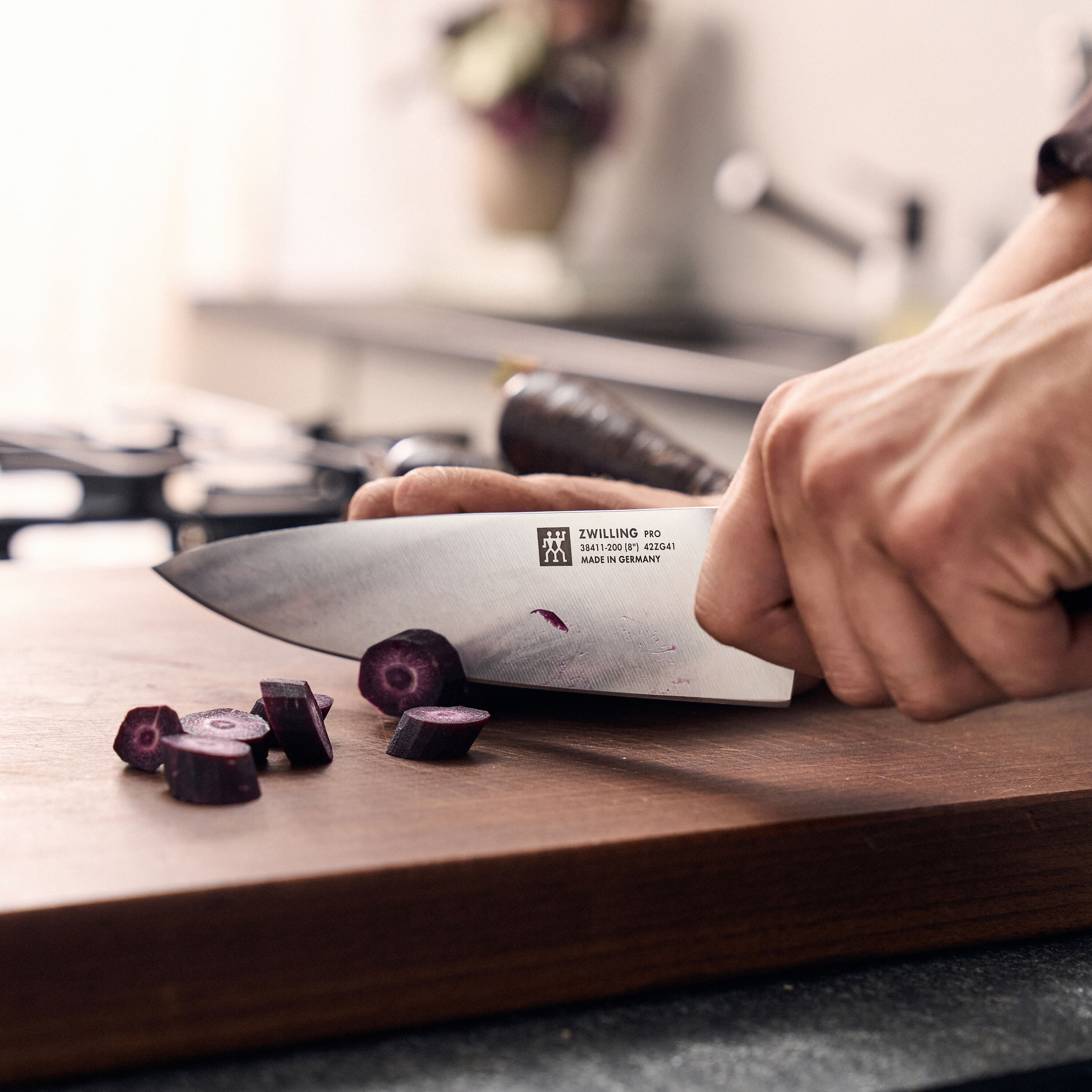 Buy ZWILLING Pro Chef's knife | ZWILLING.COM