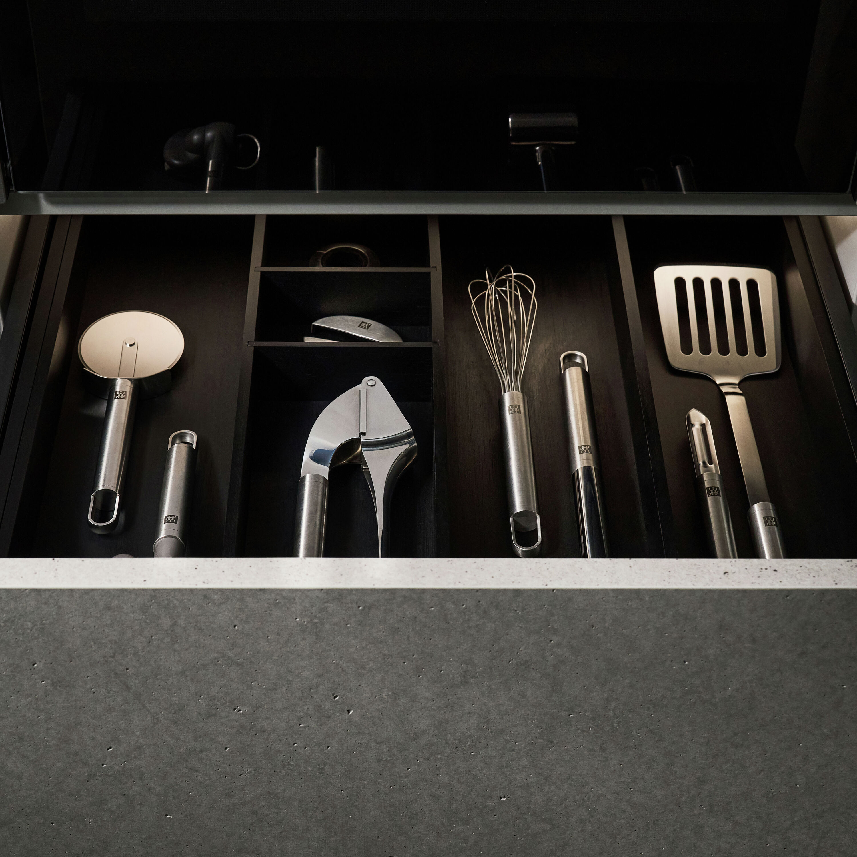 Buy ZWILLING Pro Tools Frying pan turner | ZWILLING.COM