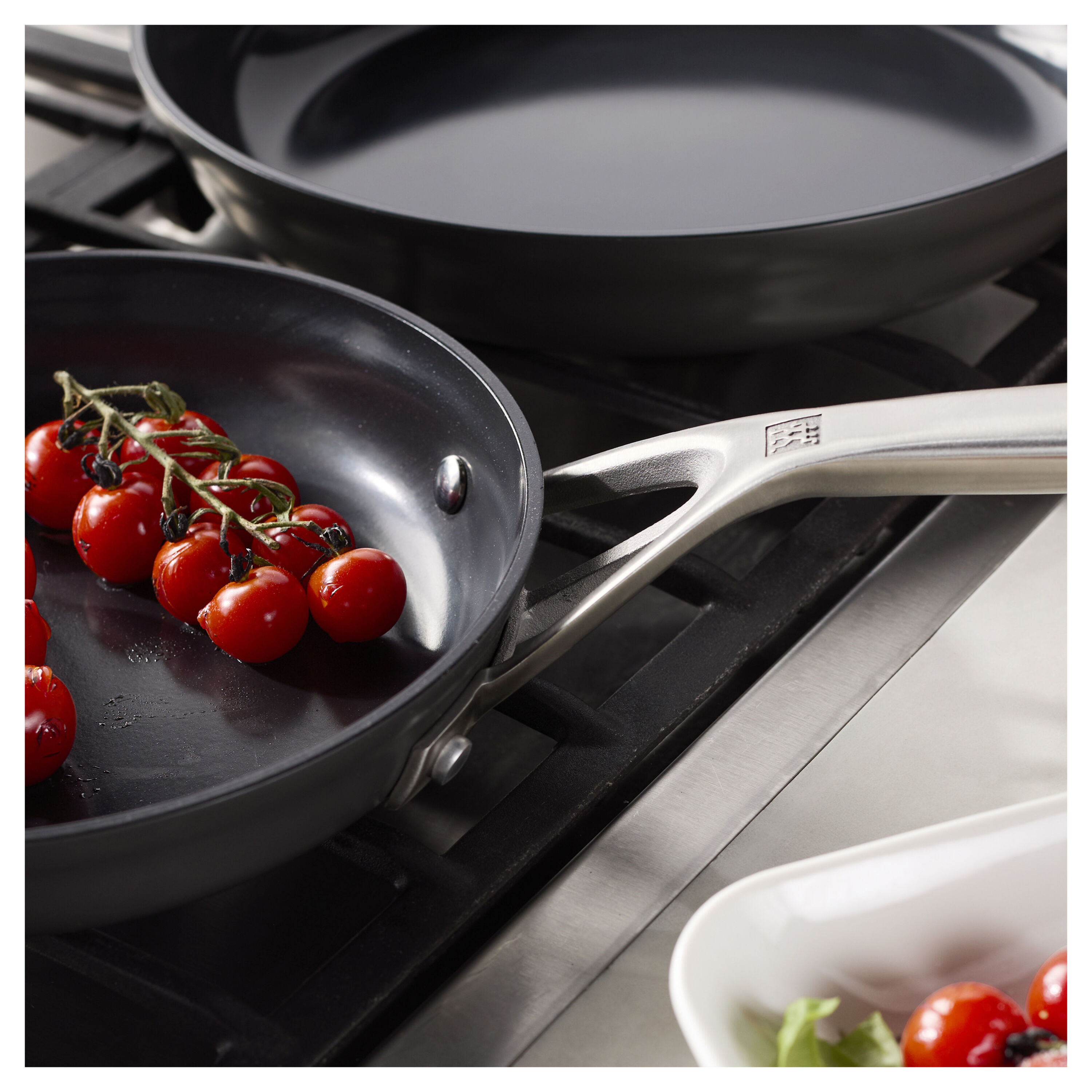 Buy ZWILLING Motion Ceramic Frying pan set | ZWILLING.COM