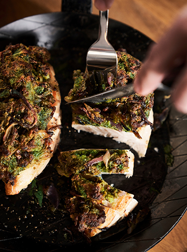 Chicken breast with parsley and onion crust