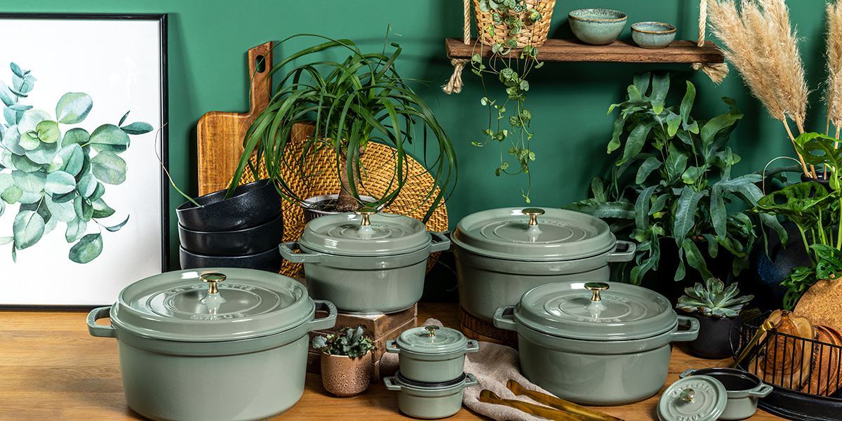 https://www.zwilling.com/on/demandware.static/-/Sites-zwilling-uk-Library/default/dw551aaa5e/images/product-content/masonry-content/staub/cast-iron/eucalyptus/pdp-masonry-content-staub-eucalyptus-full-width.jpg