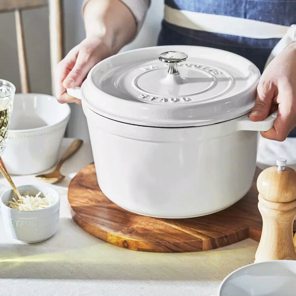 https://www.zwilling.com/on/demandware.static/-/Sites-zwilling-us-Library/default/dw00e4a17c/images/product-content/masonry-content/staub/cast-iron/cocotte/StaubTallCocotte_AllColors.gif