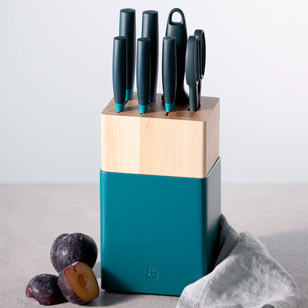 https://www.zwilling.com/on/demandware.static/-/Sites-zwilling-us-Library/default/dw0ebc1d3d/images/product-content/product-specific-images/zwilling_knives_now-s/zwilling_knives_now-s_blueberry_lifestyle_2_600px.jpg
