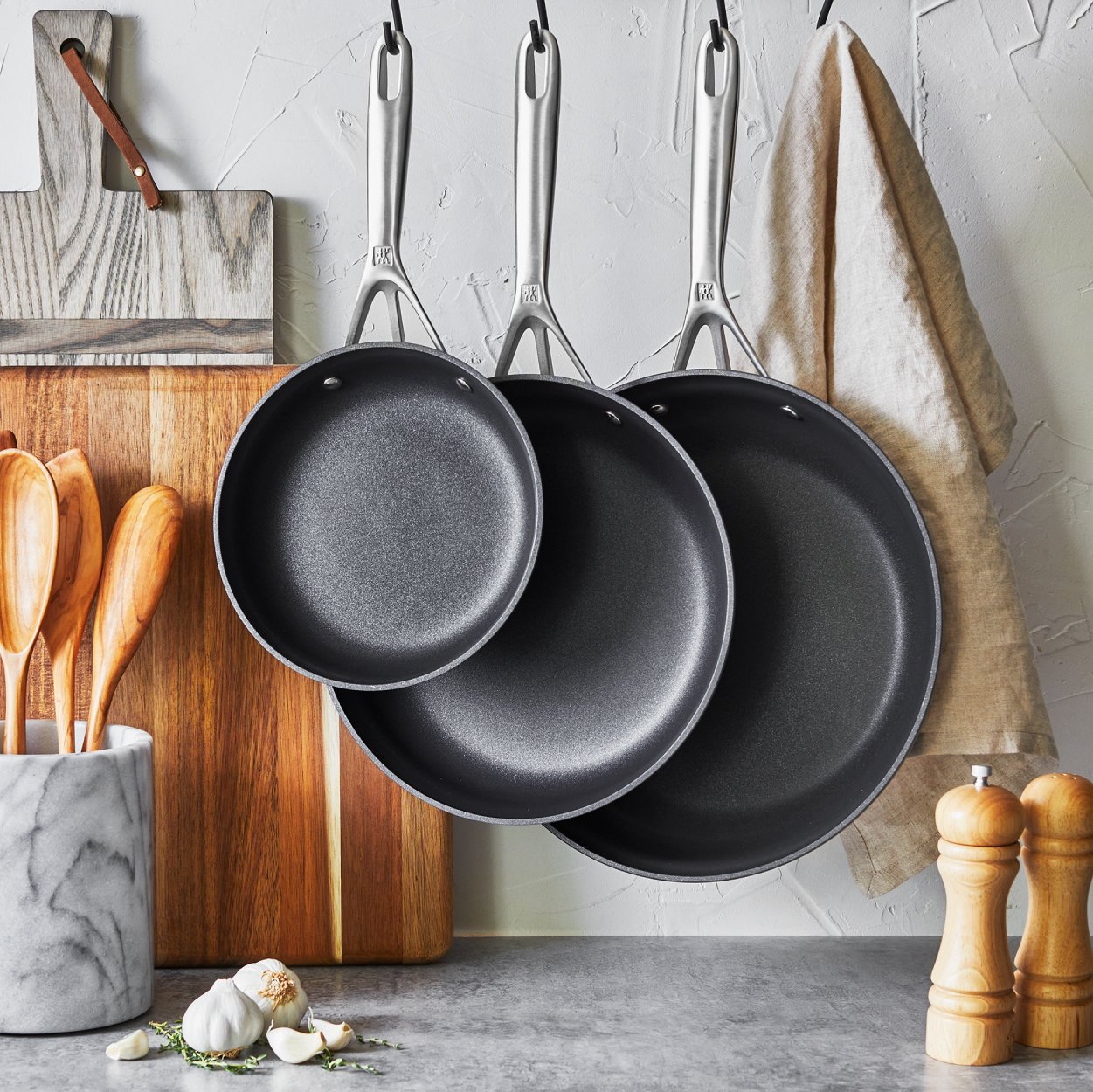 https://www.zwilling.com/on/demandware.static/-/Sites-zwilling-us-Library/default/dw0f642c56/images/product-content/masonry-content/zwilling/cookware/motion/ZW_Motion_Masonry_600-600_ZW_MotionMasonry_5.jpg