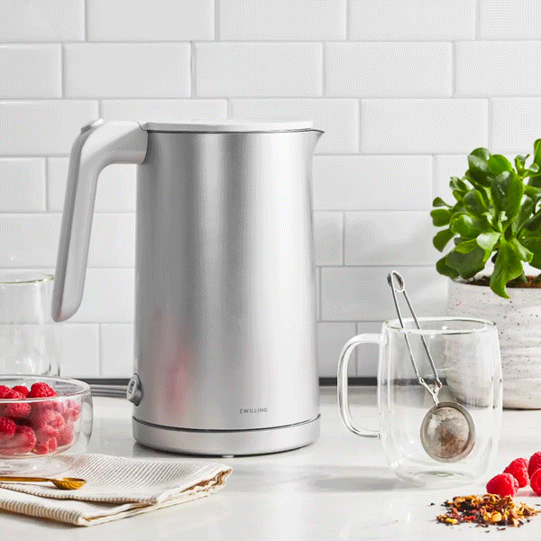 ZWILLING Enfinigy Cool Touch 1.5-Liter Electric Kettle Pro, Cordless Tea  Kettle & Hot Water - Black 