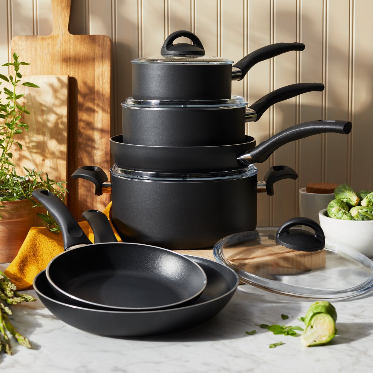 https://www.zwilling.com/on/demandware.static/-/Sites-zwilling-us-Library/default/dw2bc7c629/images/product-content/masonry-content/henckels/cookware/Everlift/MasonryTemplate_600-600_5.jpg