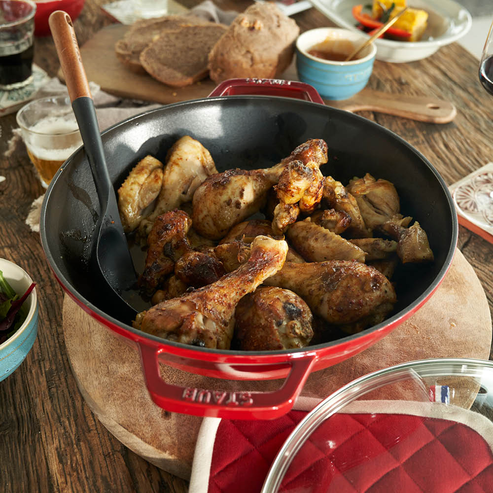 https://www.zwilling.com/on/demandware.static/-/Sites-zwilling-us-Library/default/dw39b9316f/images/product-content/masonry-content/staub/cast-iron/staub-specialties/40511-345-0_Product_In_Use_OS_750x750_1.jpg