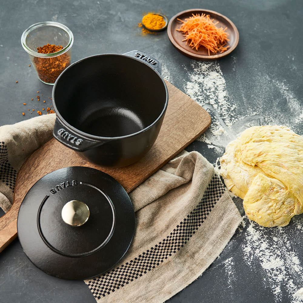 https://www.zwilling.com/on/demandware.static/-/Sites-zwilling-us-Library/default/dw4f1daa90/images/product-content/masonry-content/staub/cast-iron/staub-braisers/40509-655-0_Lifestyle_Image_Product_OS_750x750_1.jpg