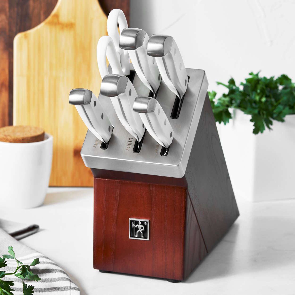 https://www.zwilling.com/on/demandware.static/-/Sites-zwilling-us-Library/default/dw6f5ed5ef/images/product-content/masonry-content/henckels/cutlery/Statement_Mason_Comp_HE_Statement_Masonry_600x600_2.jpg
