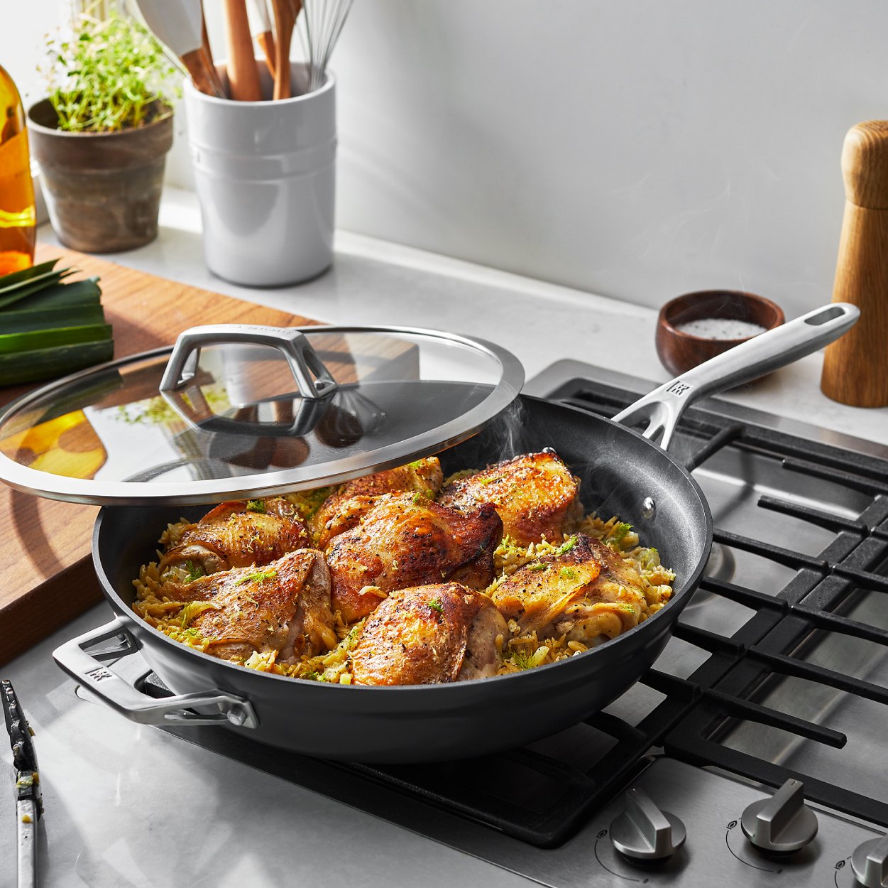 https://www.zwilling.com/on/demandware.static/-/Sites-zwilling-us-Library/default/dw91b9f4bf/images/product-content/masonry-content/zwilling/cookware/motion/ZW_Motion_Masonry_600-600_ZW_MotionMasonry_4.jpg