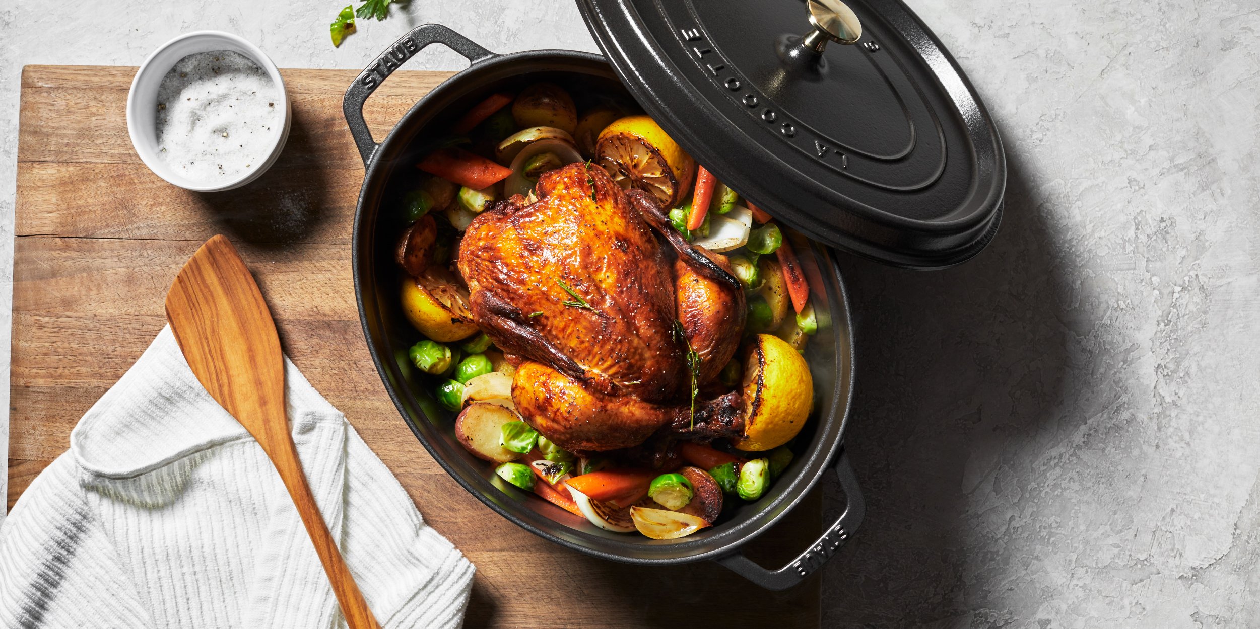 https://www.zwilling.com/on/demandware.static/-/Sites-zwilling-us-Library/default/dw9619f5fc/images/product-content/masonry-content/staub/cast-iron/cocotte/OvalCocottes_Mason_Comp_1200-600_OvalCocotteMasonry.jpg