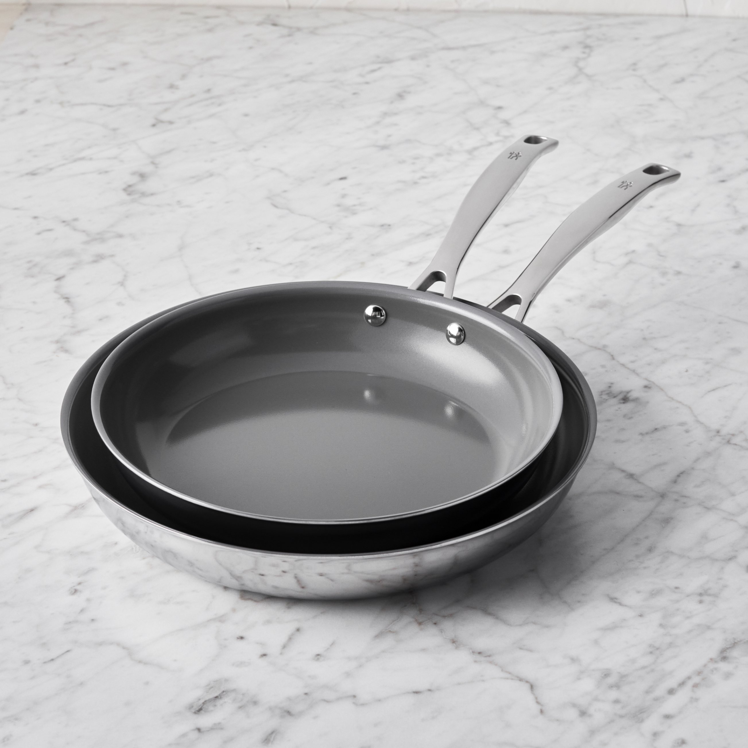 https://www.zwilling.com/on/demandware.static/-/Sites-zwilling-us-Library/default/dw96b658ba/images/product-content/masonry-content/henckels/cookware/henckels-h3/H3COATED_03.jpg