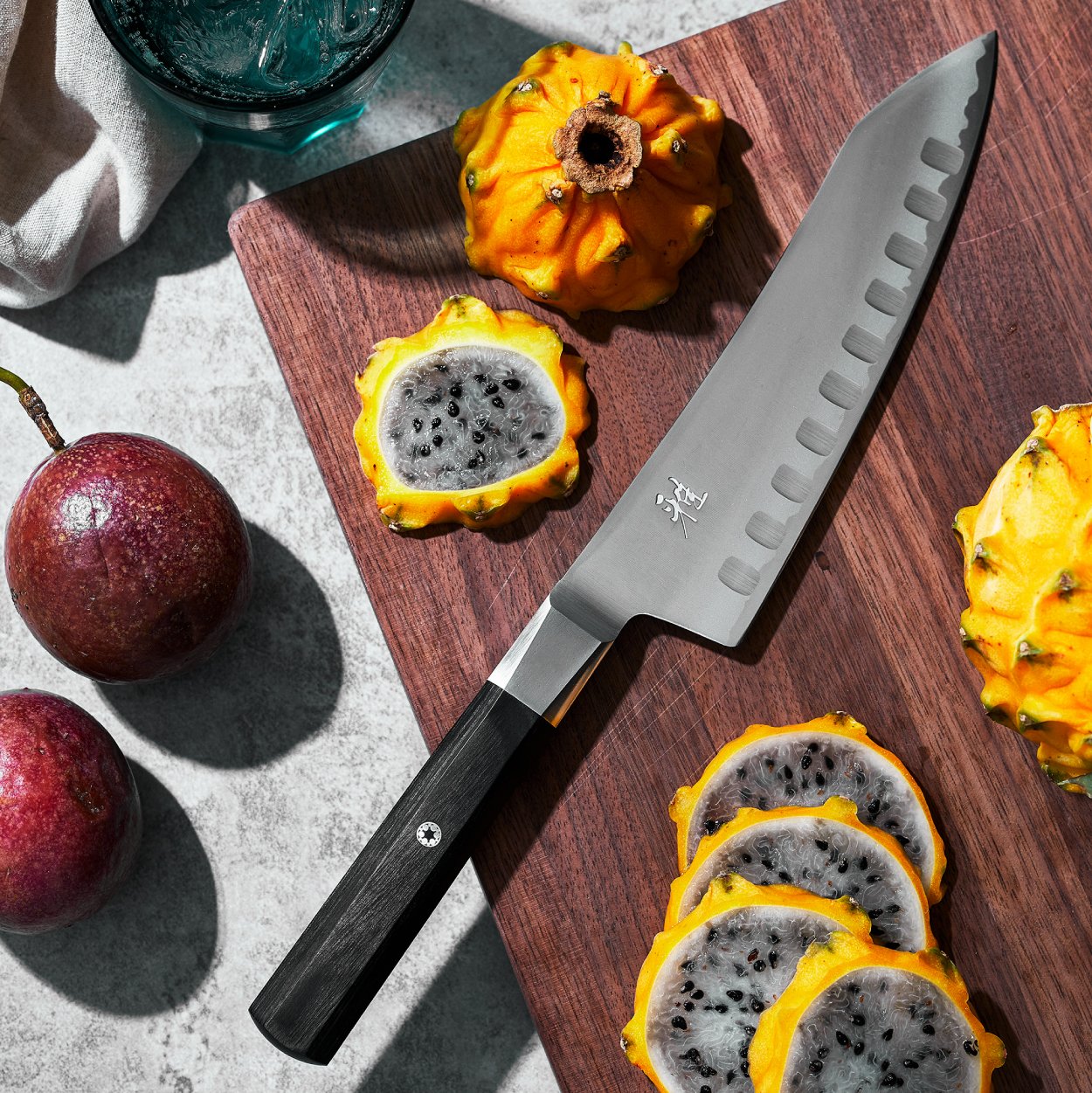 https://www.zwilling.com/on/demandware.static/-/Sites-zwilling-us-Library/default/dw97fc3207/images/product-content/product-specific-images/knife-sharpengin-masonry/knife_sharpening_Masonry_600x600_2.jpg