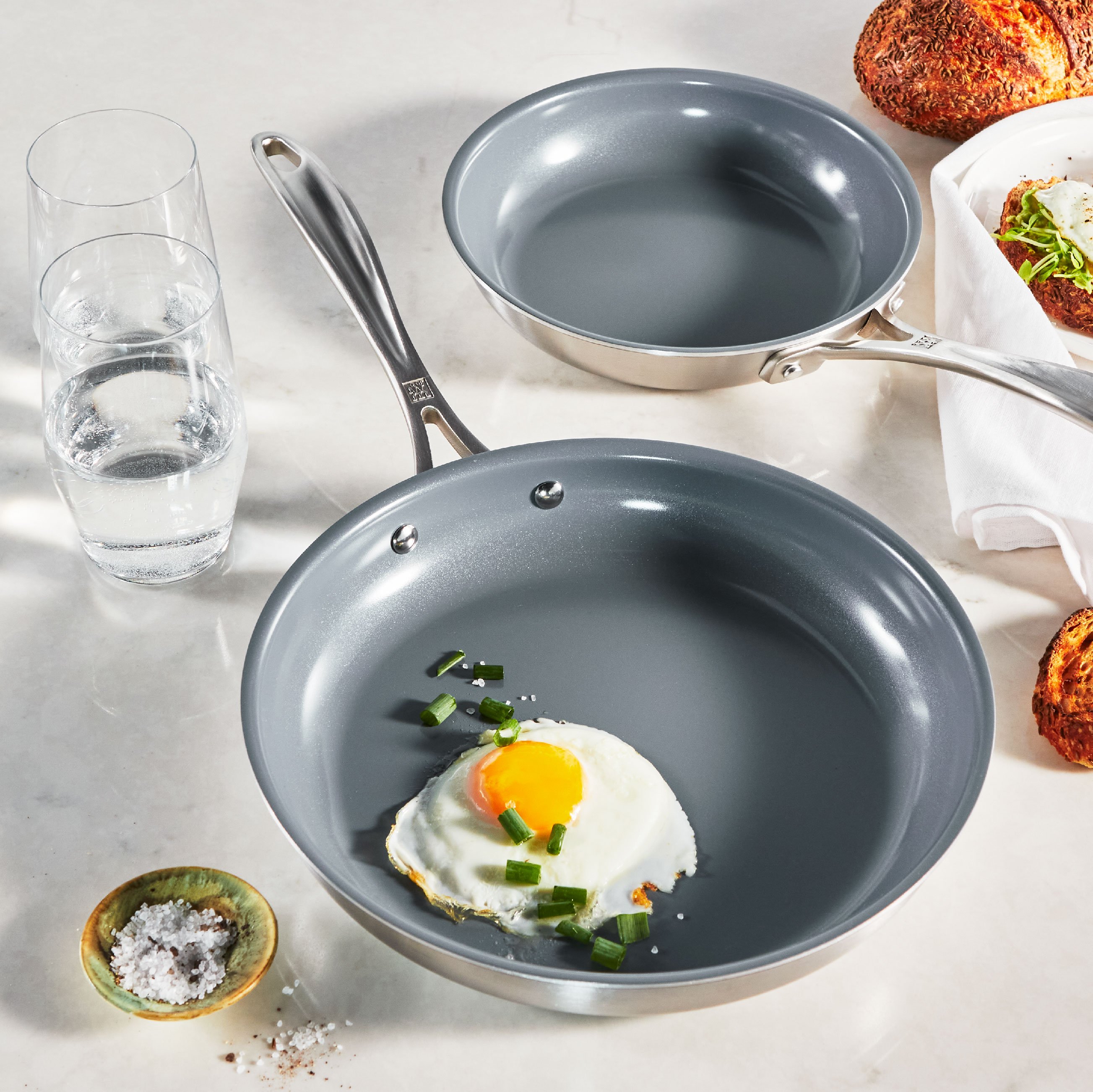 https://www.zwilling.com/on/demandware.static/-/Sites-zwilling-us-Library/default/dwbfe9ff07/images/product-content/masonry-content/zwilling/cookware/spirit/ZW_Spirit_Coated-02.jpg