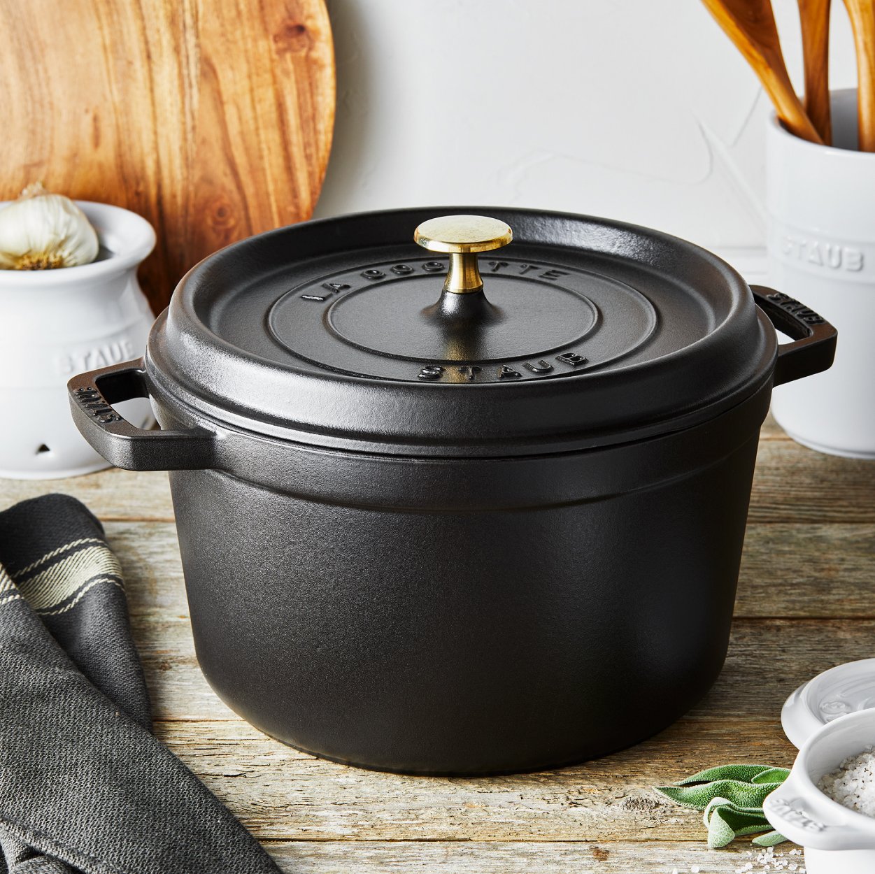 https://www.zwilling.com/on/demandware.static/-/Sites-zwilling-us-Library/default/dwc0eccceb/images/product-content/masonry-content/staub/cast-iron/cocotte/TallCocottes_Mason_Comp_600-600_TallCocotte_1.jpg