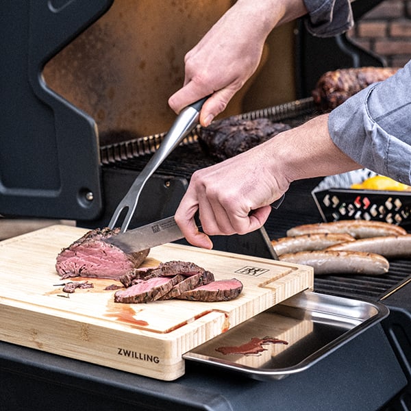 https://www.zwilling.com/on/demandware.static/-/Sites-zwilling-us-Library/default/dwc19723ac/images/product-content/masonry-content/zwilling/bbq/bbq-plus/pdp-masonry-content-zwilling-bbq-cutting-board-750062004-outer-content-3_600x600.jpg