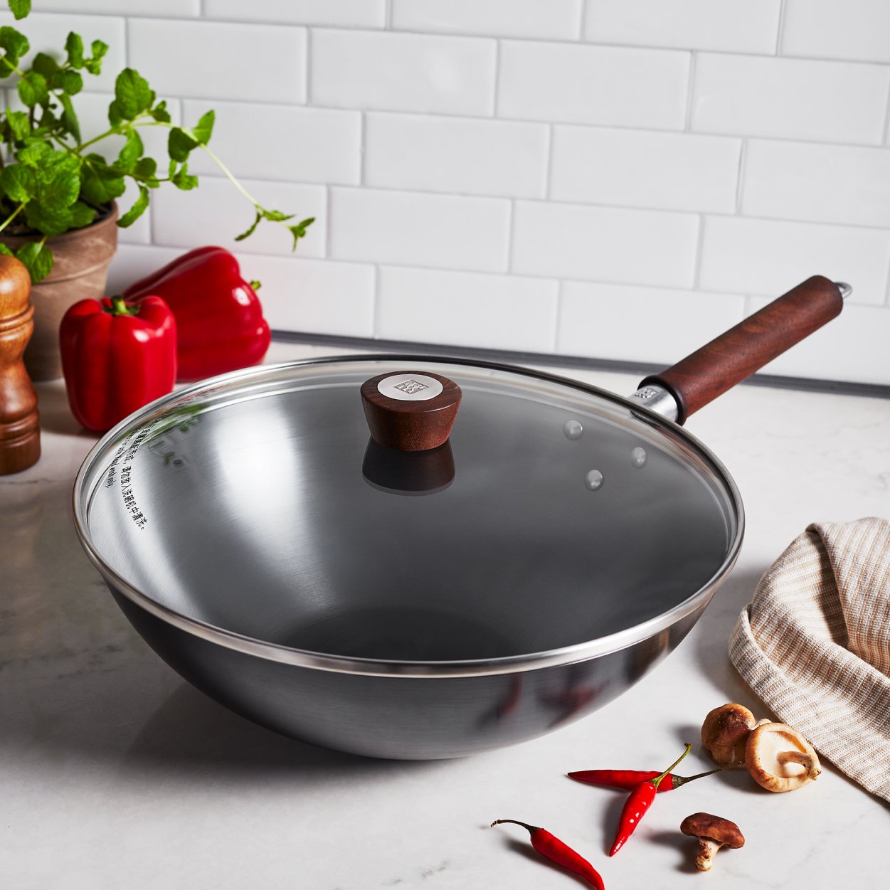 https://www.zwilling.com/on/demandware.static/-/Sites-zwilling-us-Library/default/dwd471179b/images/product-content/masonry-content/zwilling/cookware/dragon/DragonWok_Masonry_DragonWok_600-600_2.jpg