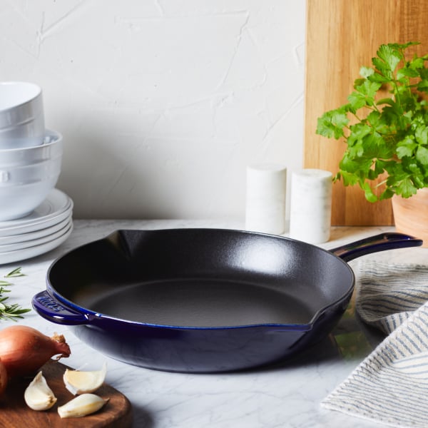 https://www.zwilling.com/on/demandware.static/-/Sites-zwilling-us-Library/default/dwdc567e8d/images/product-content/masonry-content/staub/cast-iron/pans/pdp-masonry-staub-fry-pan-10-inch-content-2.jpg