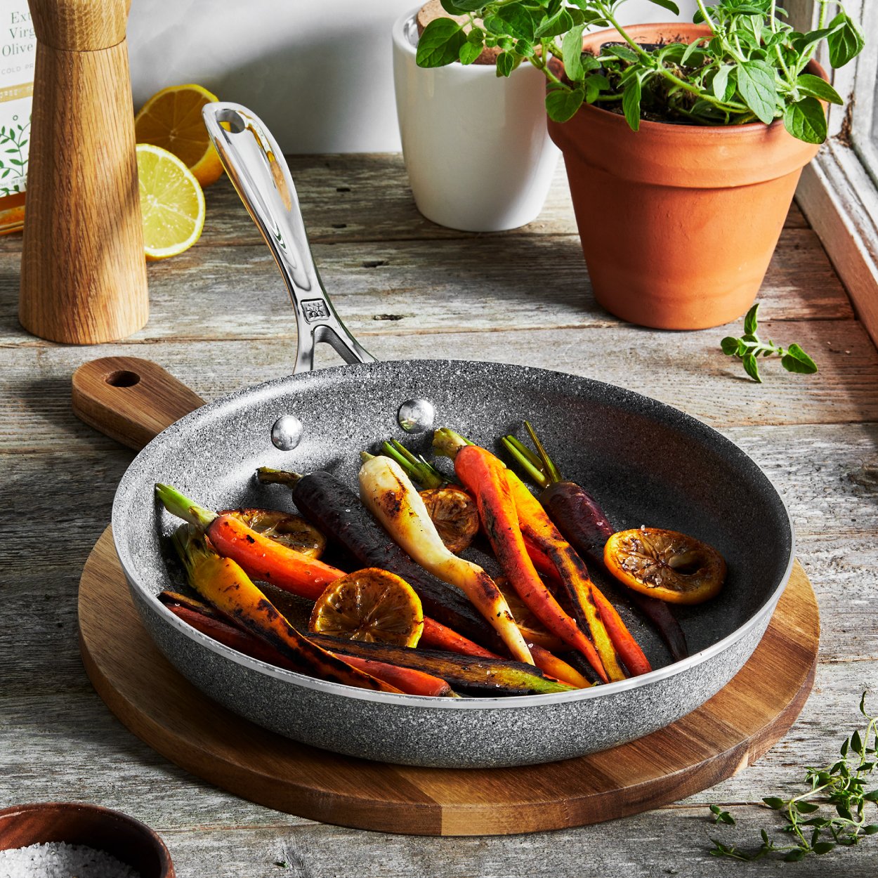 https://www.zwilling.com/on/demandware.static/-/Sites-zwilling-us-Library/default/dwf50021b6/images/product-content/masonry-content/zwilling/cookware/vitale/ZW_VITALE_600-600_1.jpg